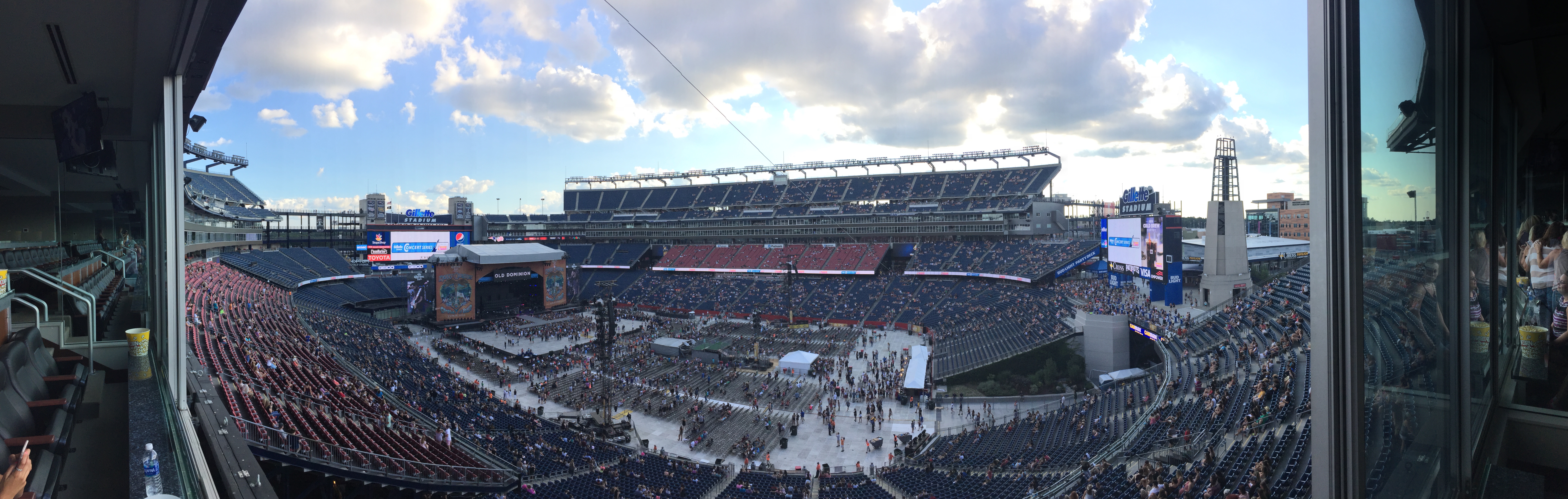 Watch Kenny Chesney Ring the Lighthouse Bell at Gillette Stadium